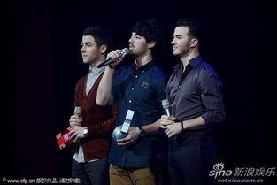 国产三兄弟视频,共筑中国梦的青春篇章  第3张